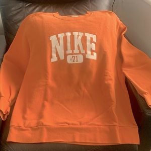 Men’s Nike Vintage sweatshirt.